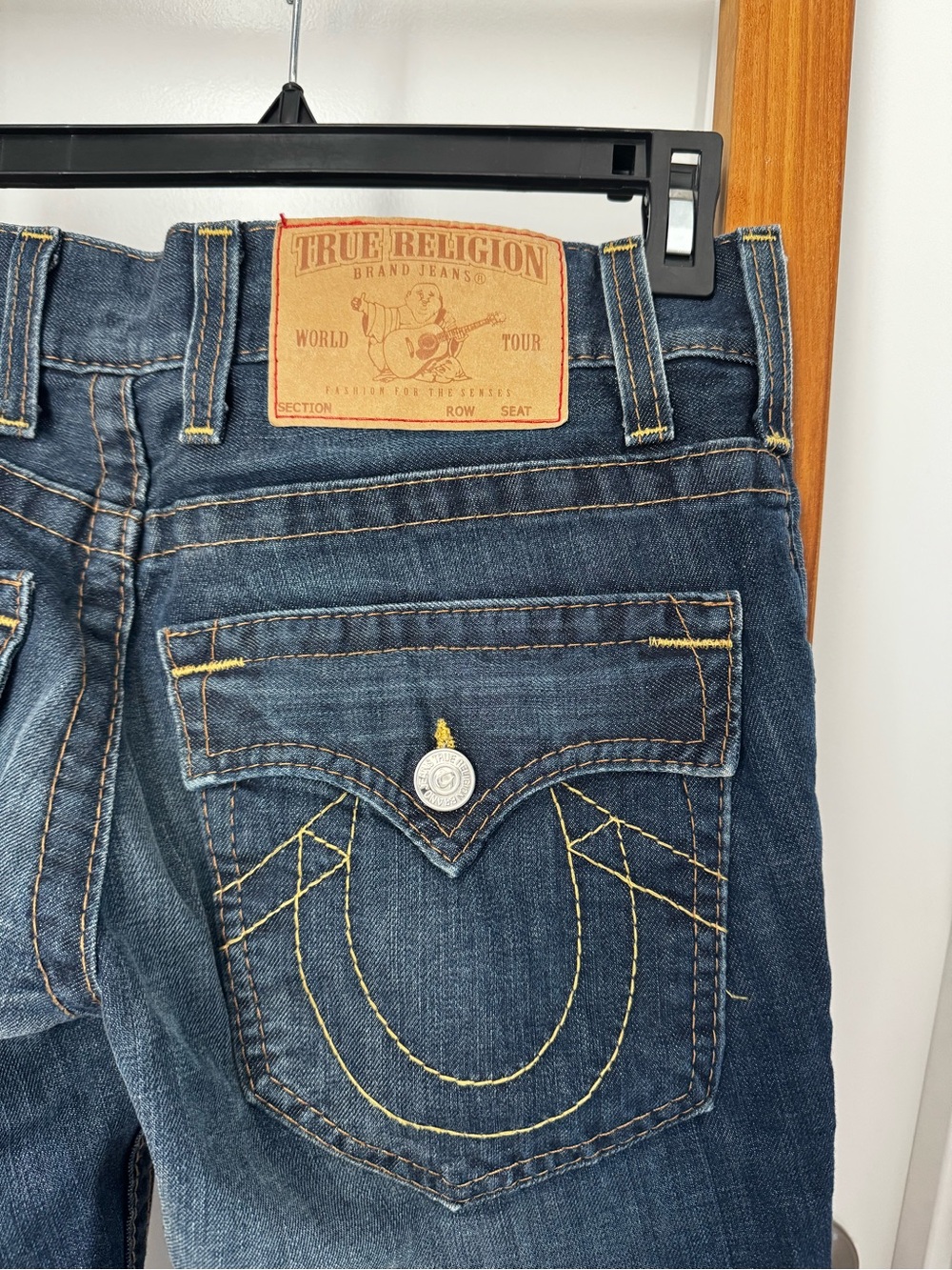 NWT. True Religion Women’s Dark Wash Straight Leg Jeans. Size 28. 31”inseam.